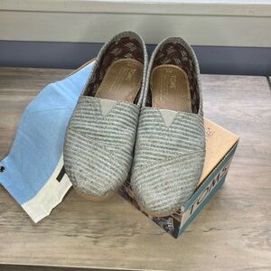 Women’s Toms Classic Grey StripeWool Wrap Shoes Flats